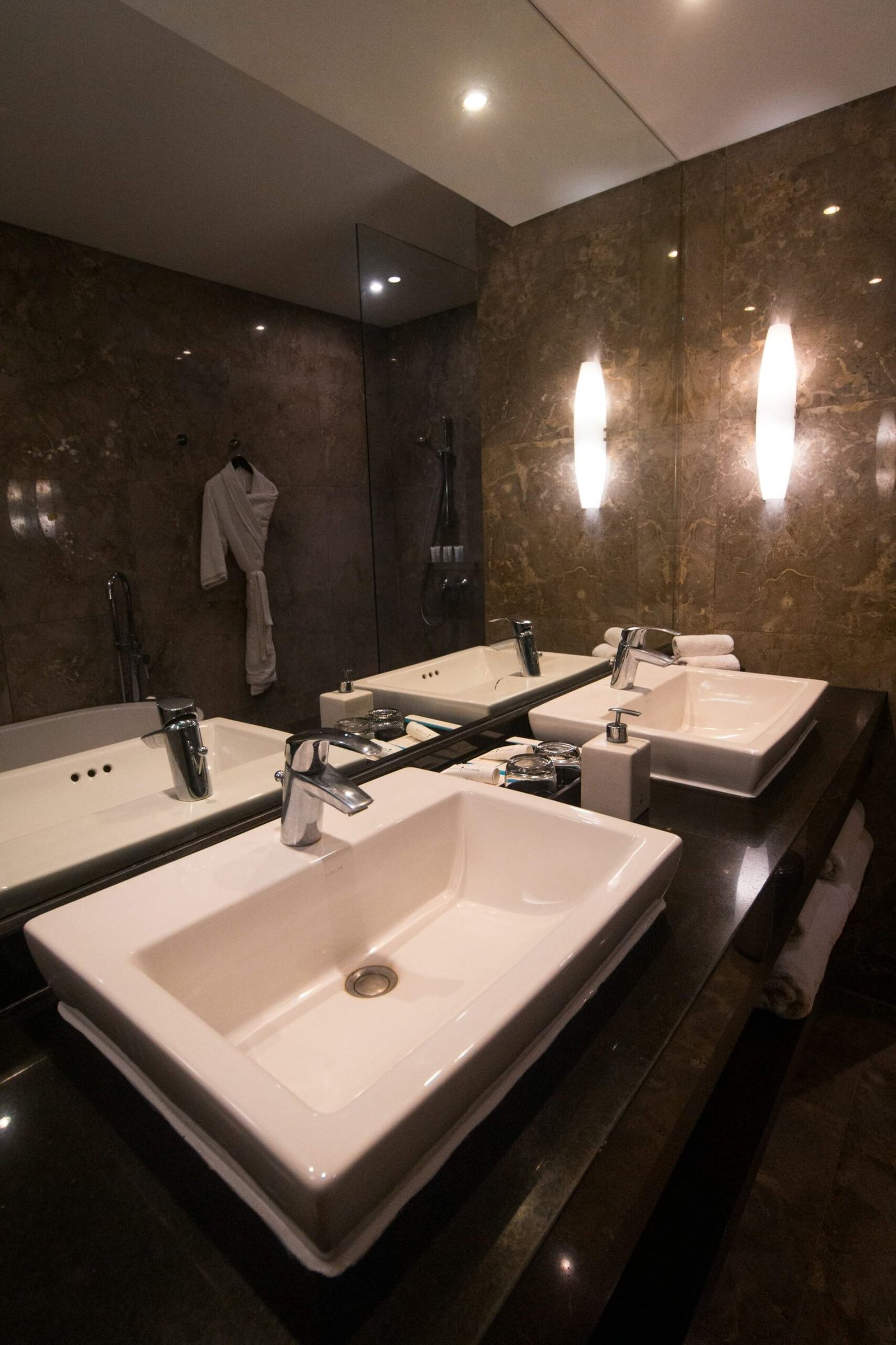 Grey Tile Bath